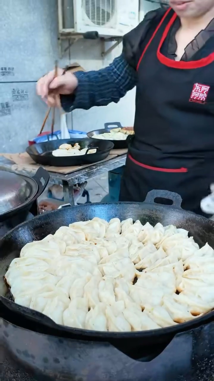 妙墩锅贴店铺与菜品实景
