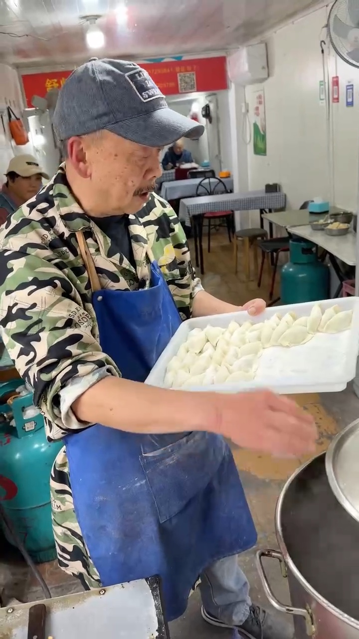 舒师傅饺子店铺与菜品实景