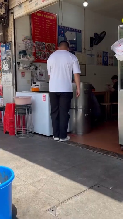 牛师傅牛肉面(尚隆路店)店铺与菜品实景
